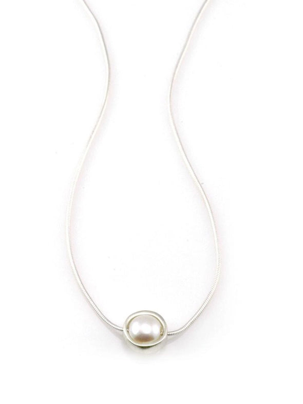 Necklace: Pearl in Circle