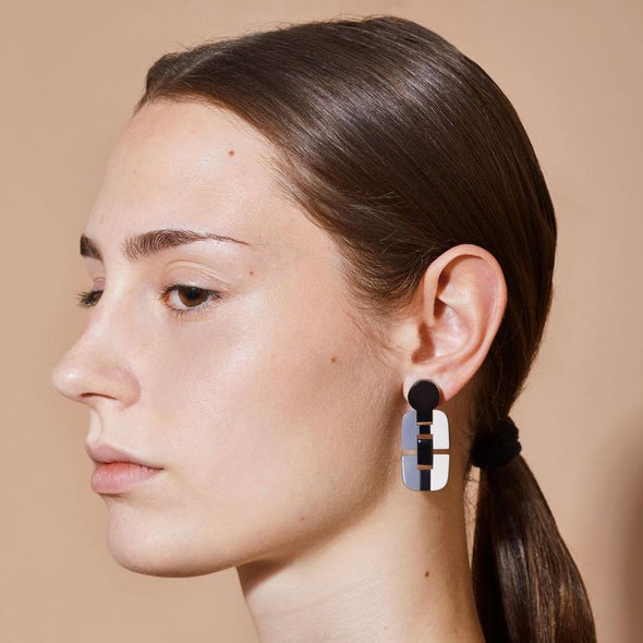 Earrings: Panorama Link Black
