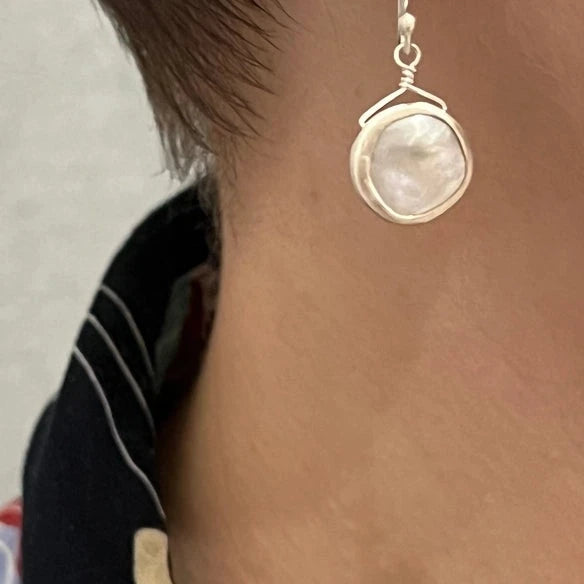 Earrings: Round Pearl