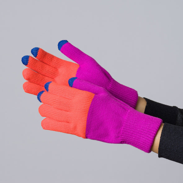 Tech Gloves: Poppy Magenta